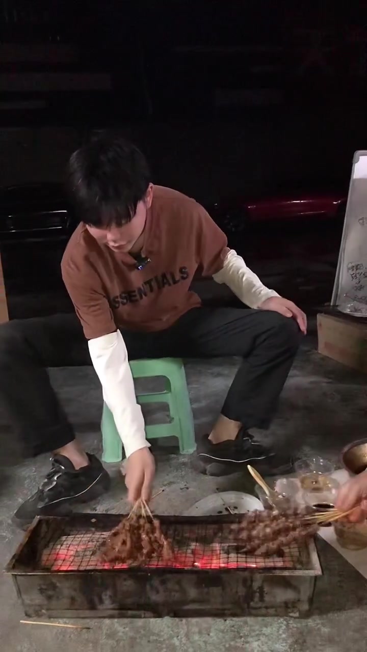 自己去菜市场买真肉来做烧烤，这个牛肉越吃越上瘾！