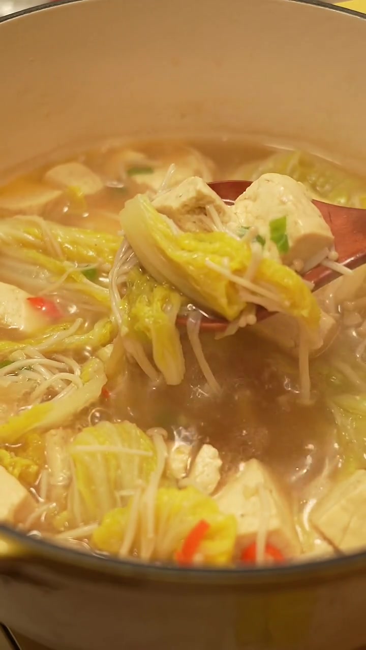 珐琅锅食谱系列.鸡爪煲/香菇鸡汤/娃娃菜豆腐汤