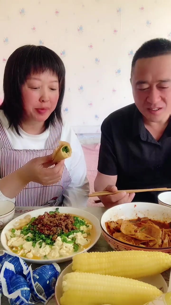沂蒙特产手工大煎饼,小米玉米高粱米多种口味,有嚼劲,喜欢的下方小黄车购买