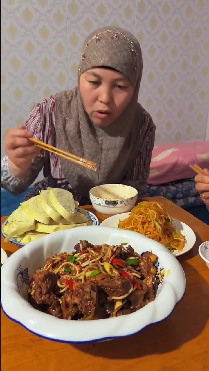 黄河滋养宁夏，羊肉飘香，尝尝家庭版爆炒羊羔肉