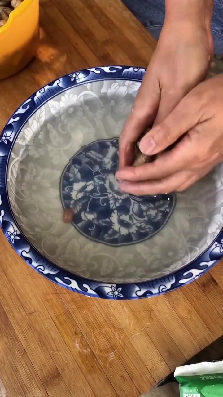 煮花生毛豆不入味或变色？看这视频学正确做法