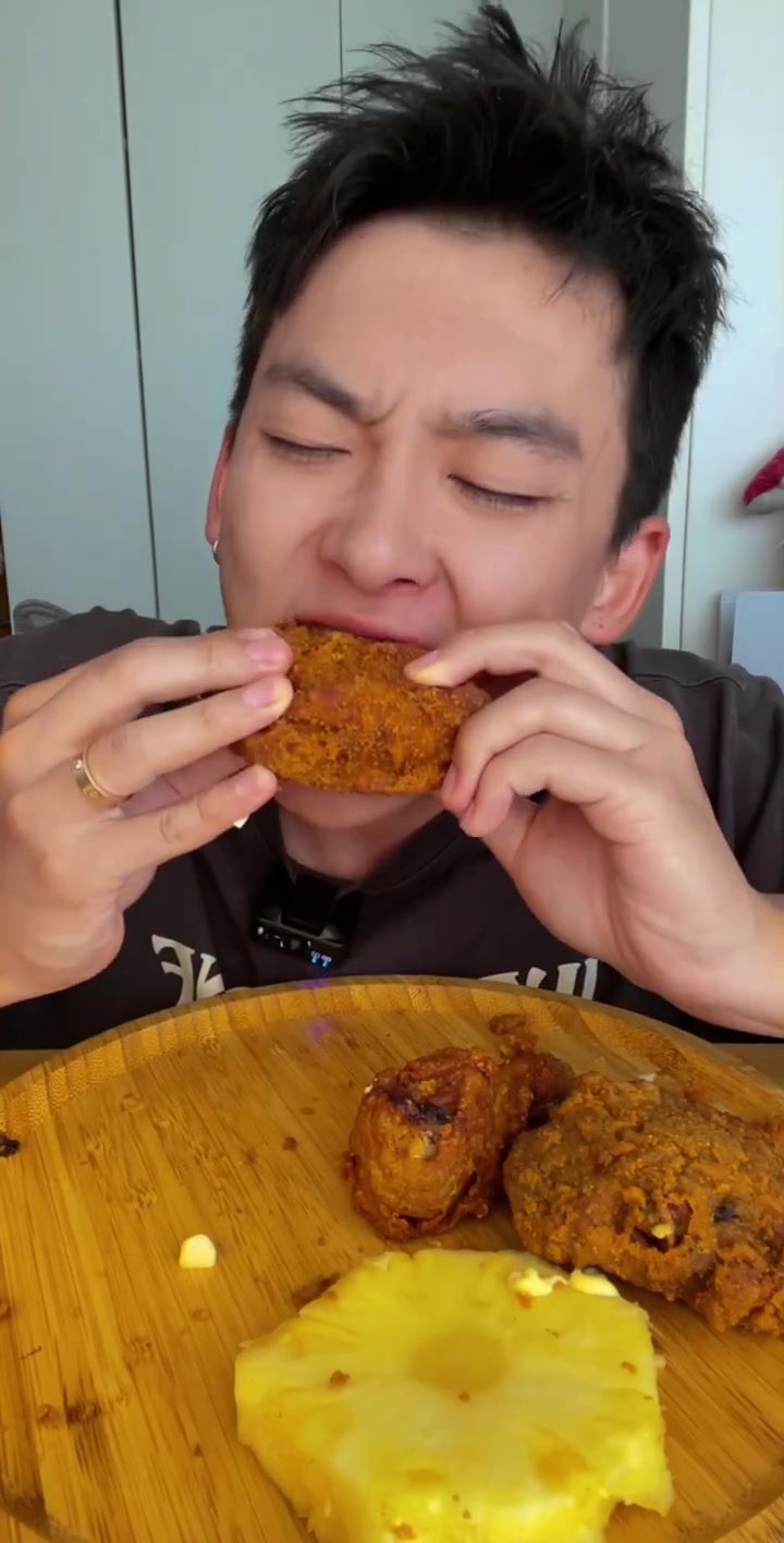 川香炸鸡局来了！快来认领！配着凤梨解腻酸爽