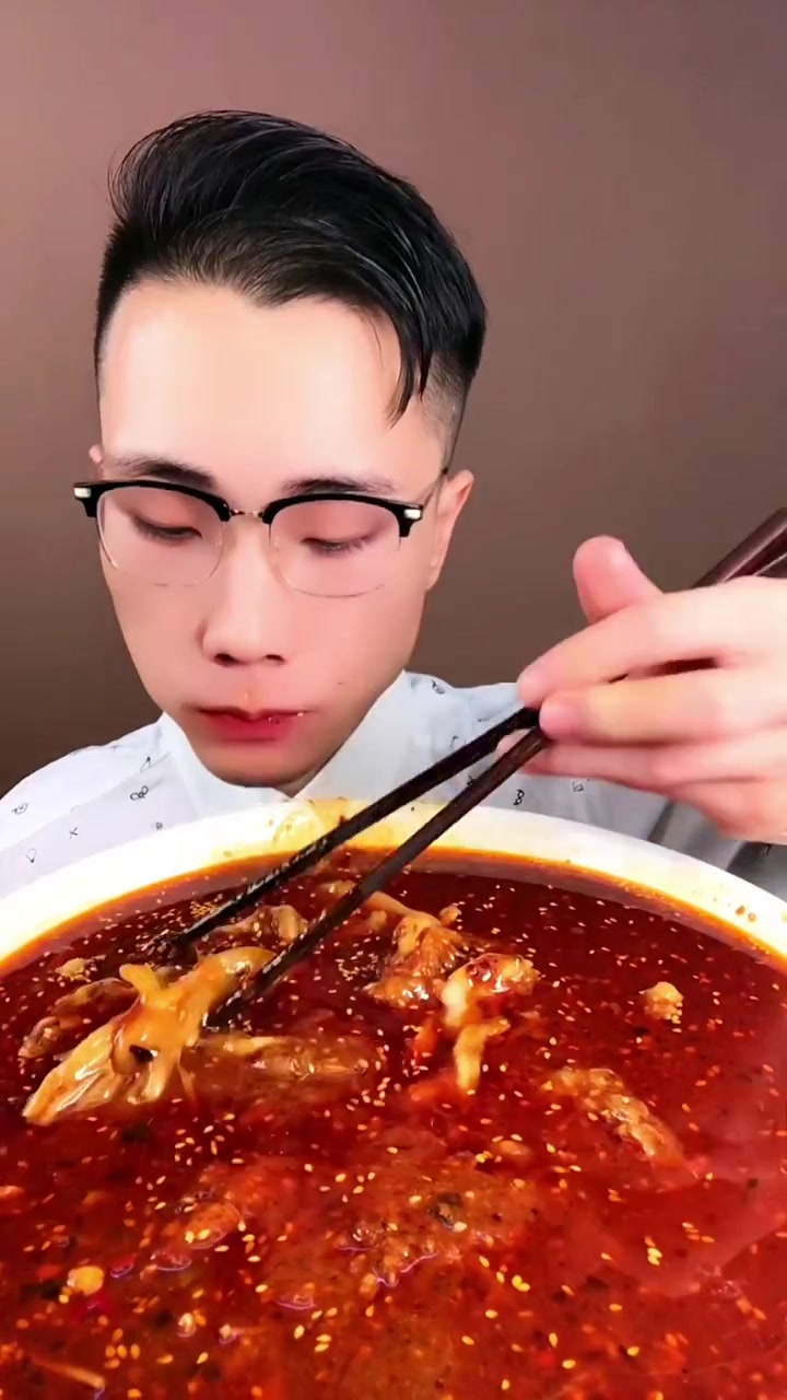 爆辣金针菇,无骨鸭爪