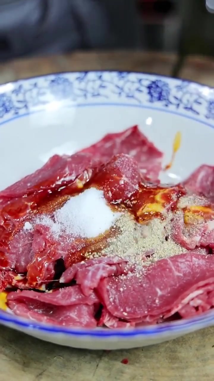 鲜嫩水煮牛肉教程口弹爽口超好吃!