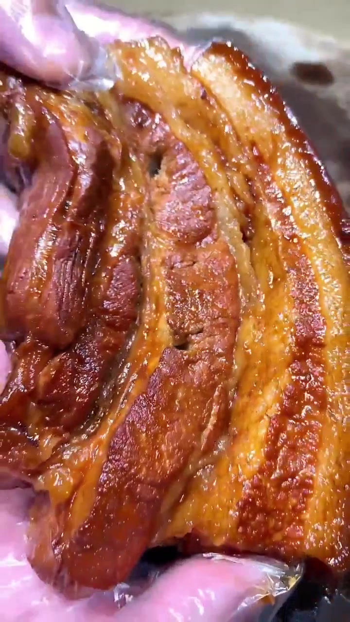 粤菜经典菜式豉油皇腩肉,比潮汕卤肉做法简单得多,味道却好吃很多倍!