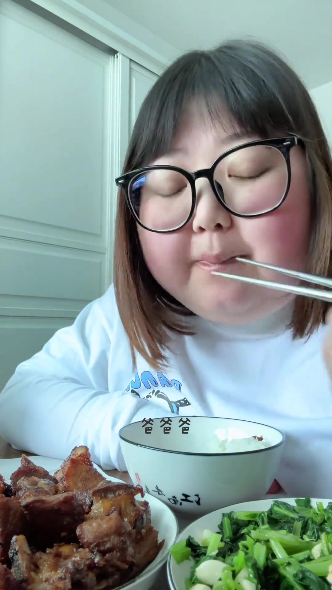 一天吃啥小笼包咸豆花红烧排骨重庆鸡公煲