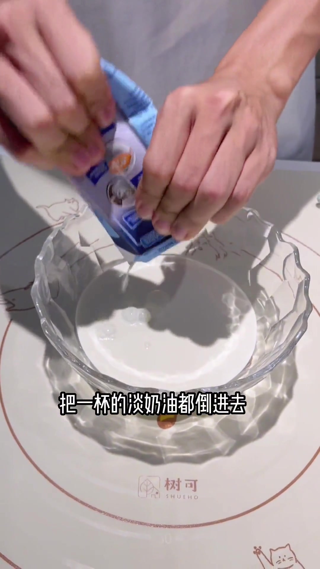 白色的糯叽叽的糕点