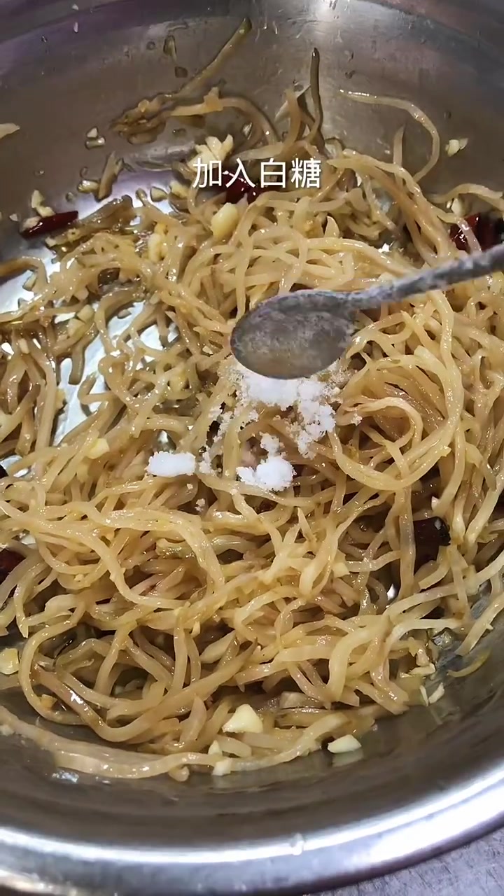 超简单!现吃现拌咸菜丝教程来啦