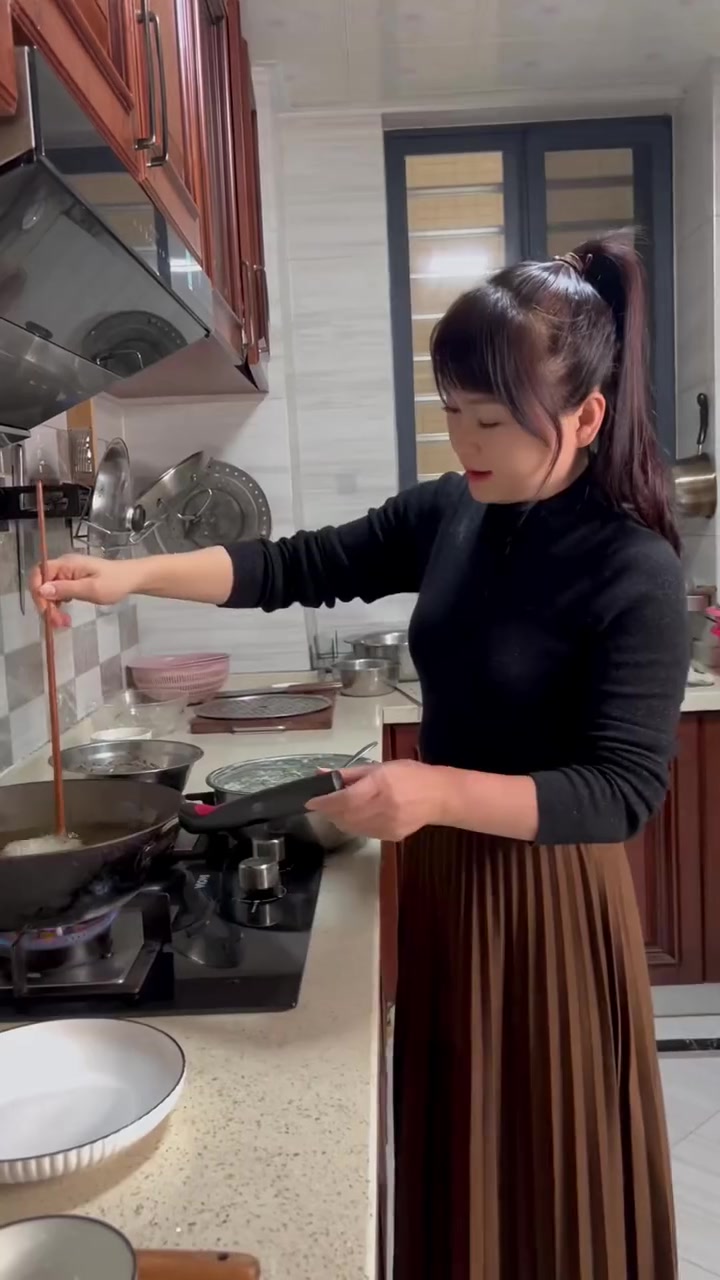 海南的虾饼，小时候太爱了，今天做给婆婆试一下，小朋友也喜欢吃