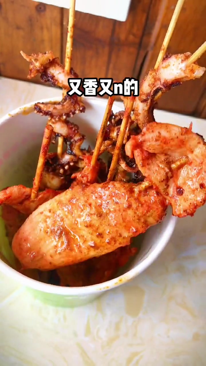 这家藏在长沙太平街小小的炸串店,你吃过吗?他们的秘制炸里脊和手工冬瓜奶真的香!