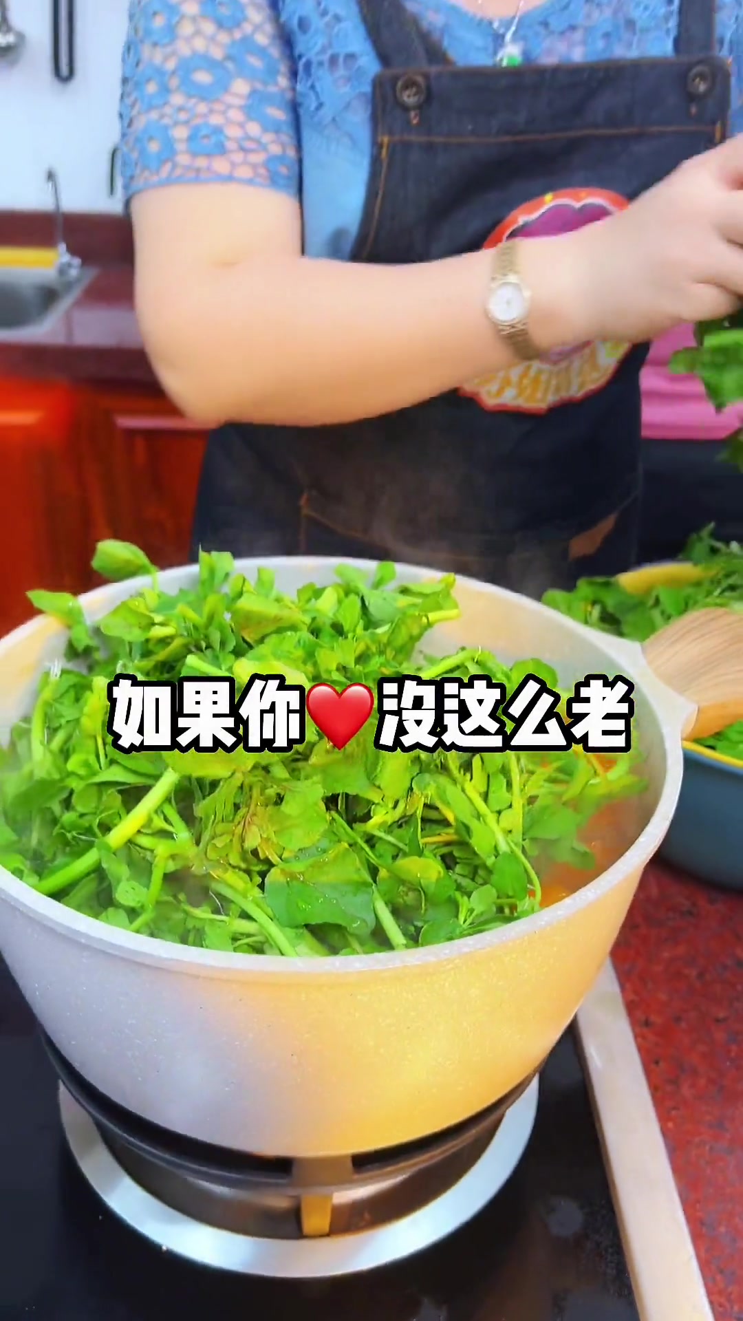 北风天喝什么好,当然是西洋菜陈肾猪踭汤,一煮好,大家都抢着吃完了