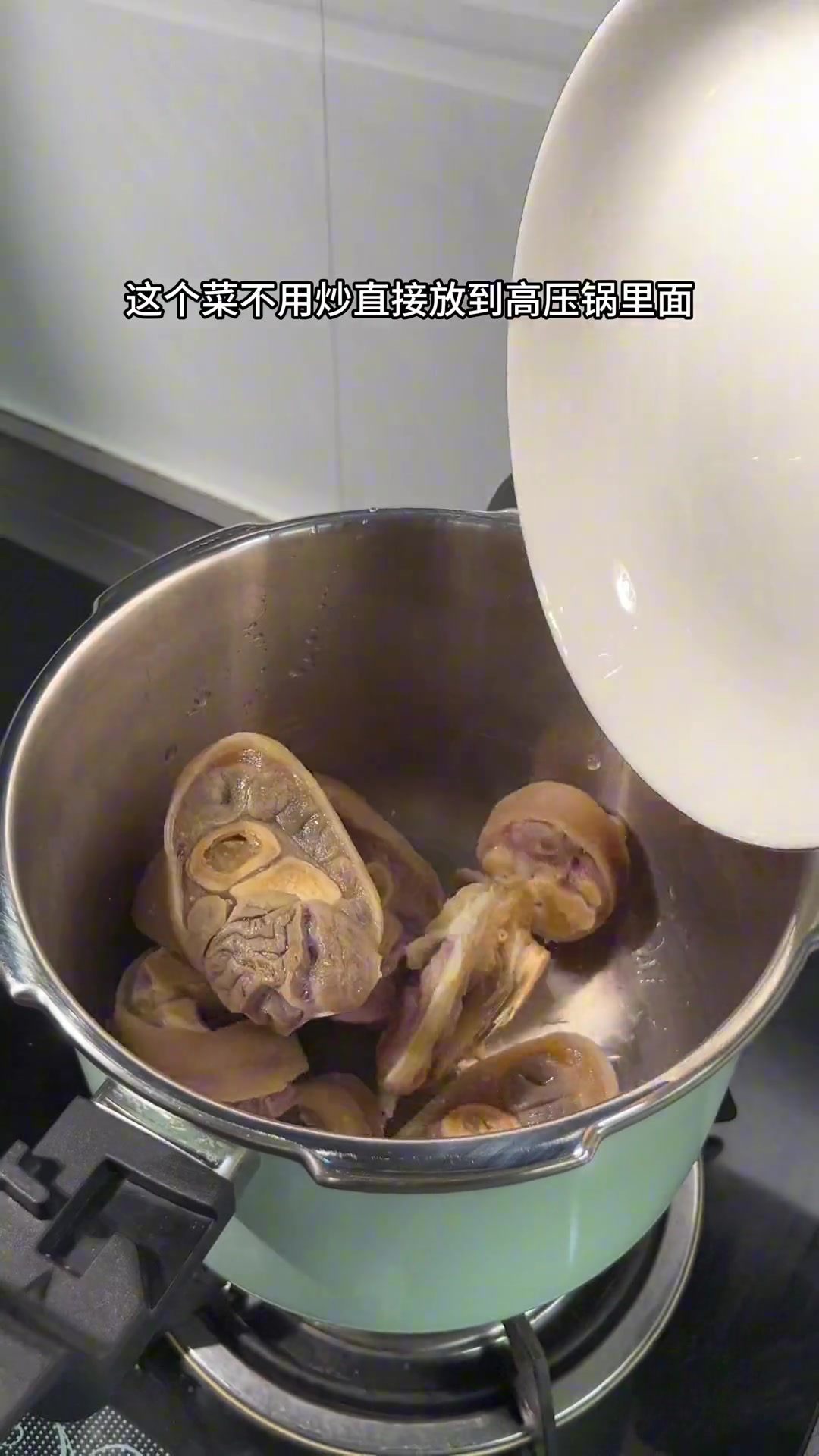 个人觉得烀黄豆比新鲜的烧都要好吃,真的是太太香了!黄豆吸满嫌香味那真是绝了!