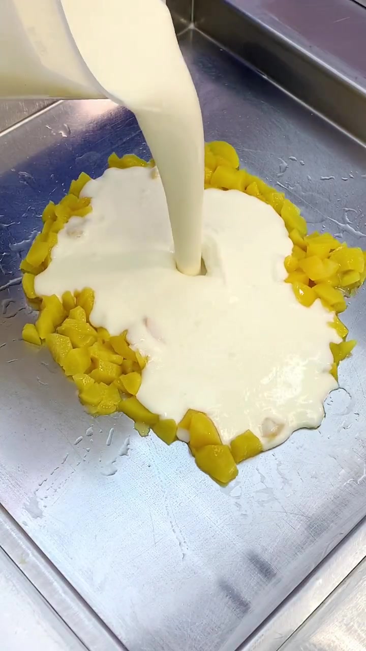 黄桃+水蜜桃超治愈炒酸奶