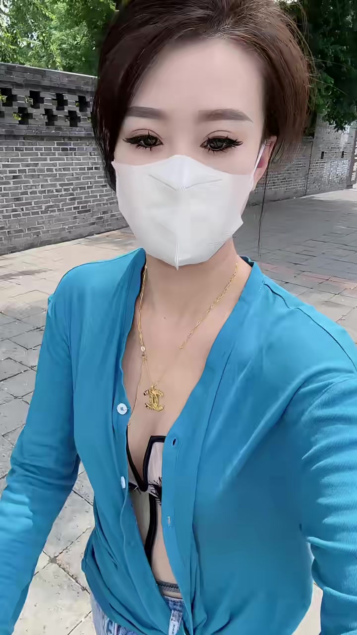 没人疼,没人爱,我是地里的小白菜