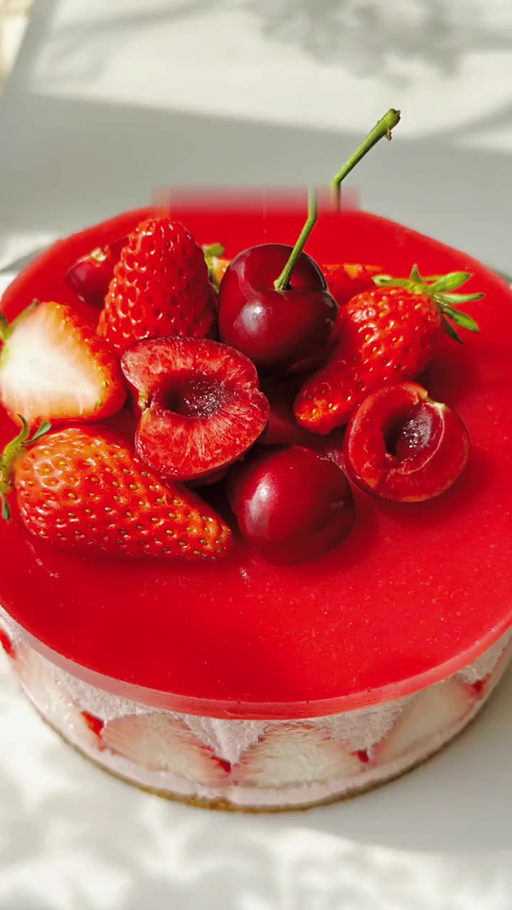 这个草莓季一定不要错过的草莓慕斯