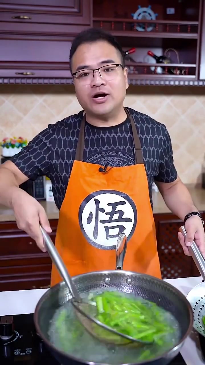 学会这招芹菜粉条炒肉丝好吃到哭!