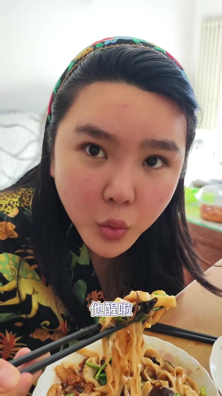 只有填饱肚子，人才不会空虚，曾经沧海难为水，打卤面外加大鸡腿~哈哈哈