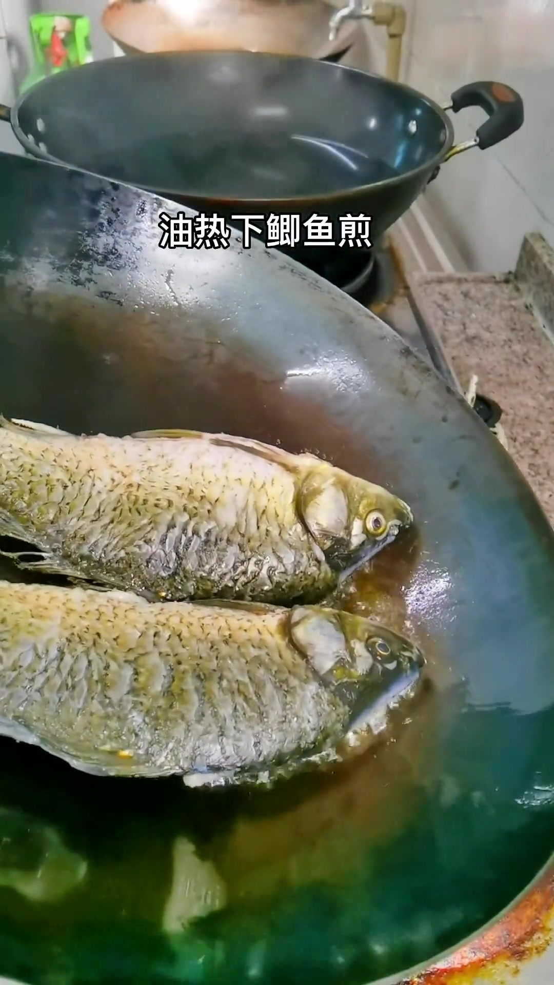 鲫鱼豆腐汤，汤白味鲜好喝又营养