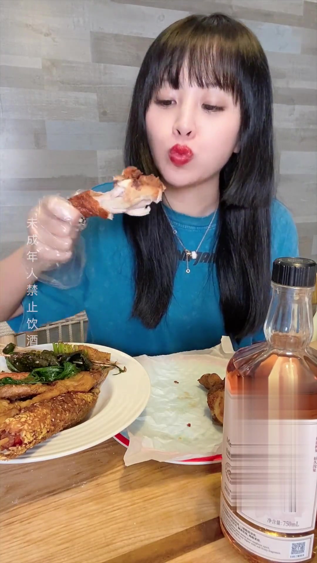 晚上11点的沉浸式宵夜了解下!干杯宝贝们!