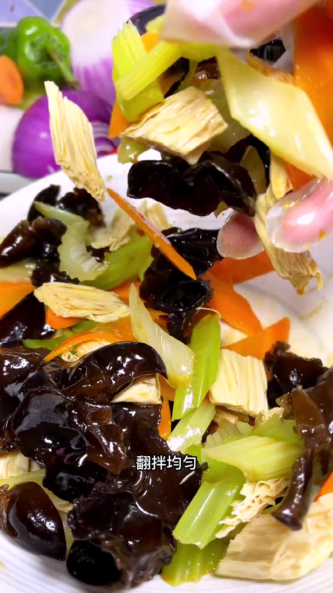 夏季凉菜合集来了，拌上两个又简单又好吃