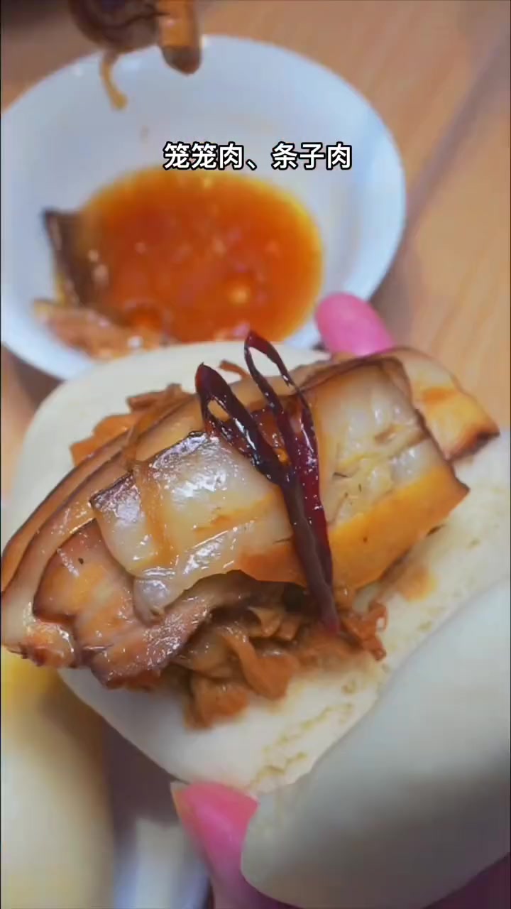 关中香到没边的美食粉蒸肉夹馍超赞!