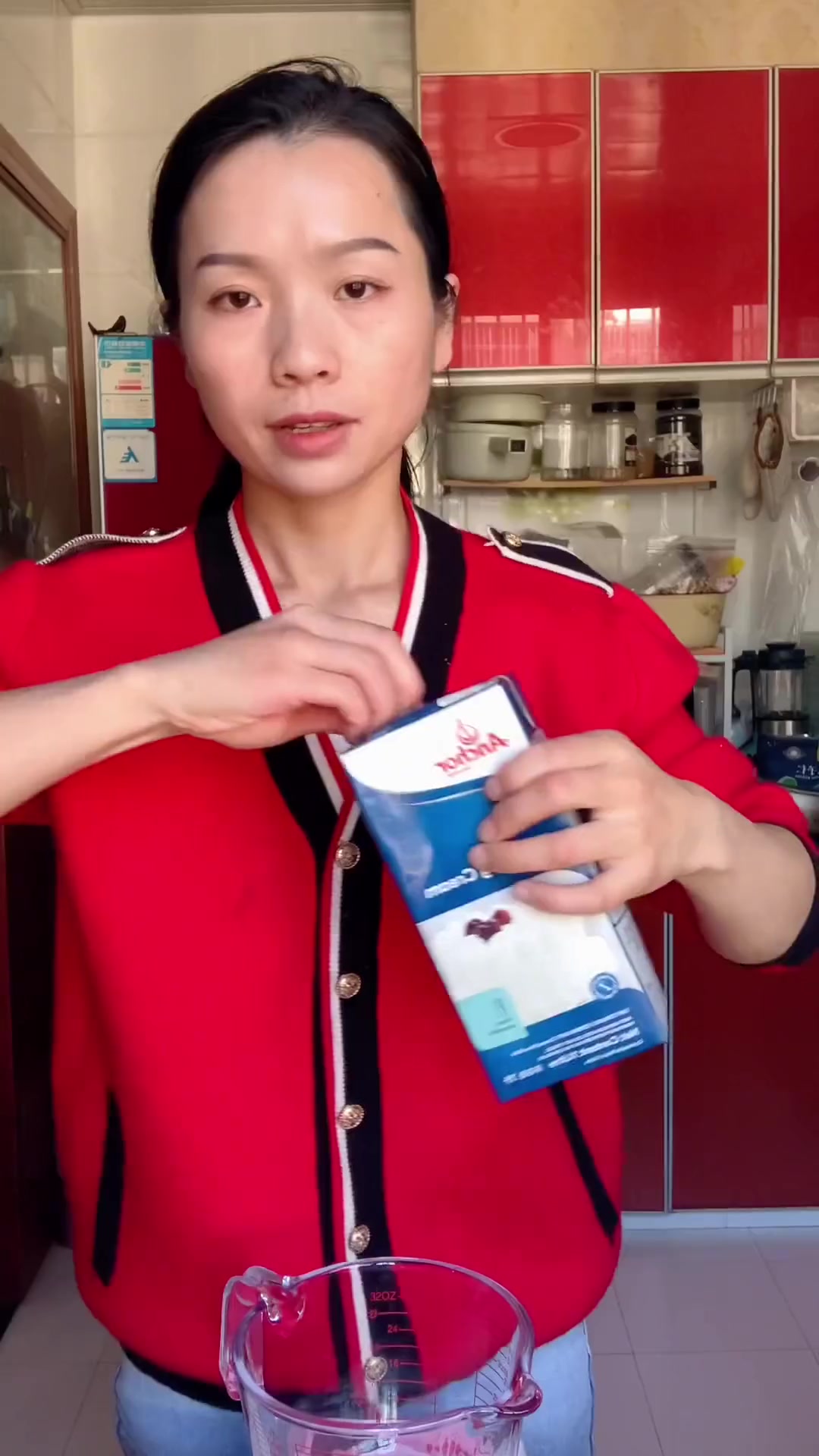 女儿生日给她做了个没有插件的蛋糕,10岁了,是青春与梦想的开始,祝她健康快乐