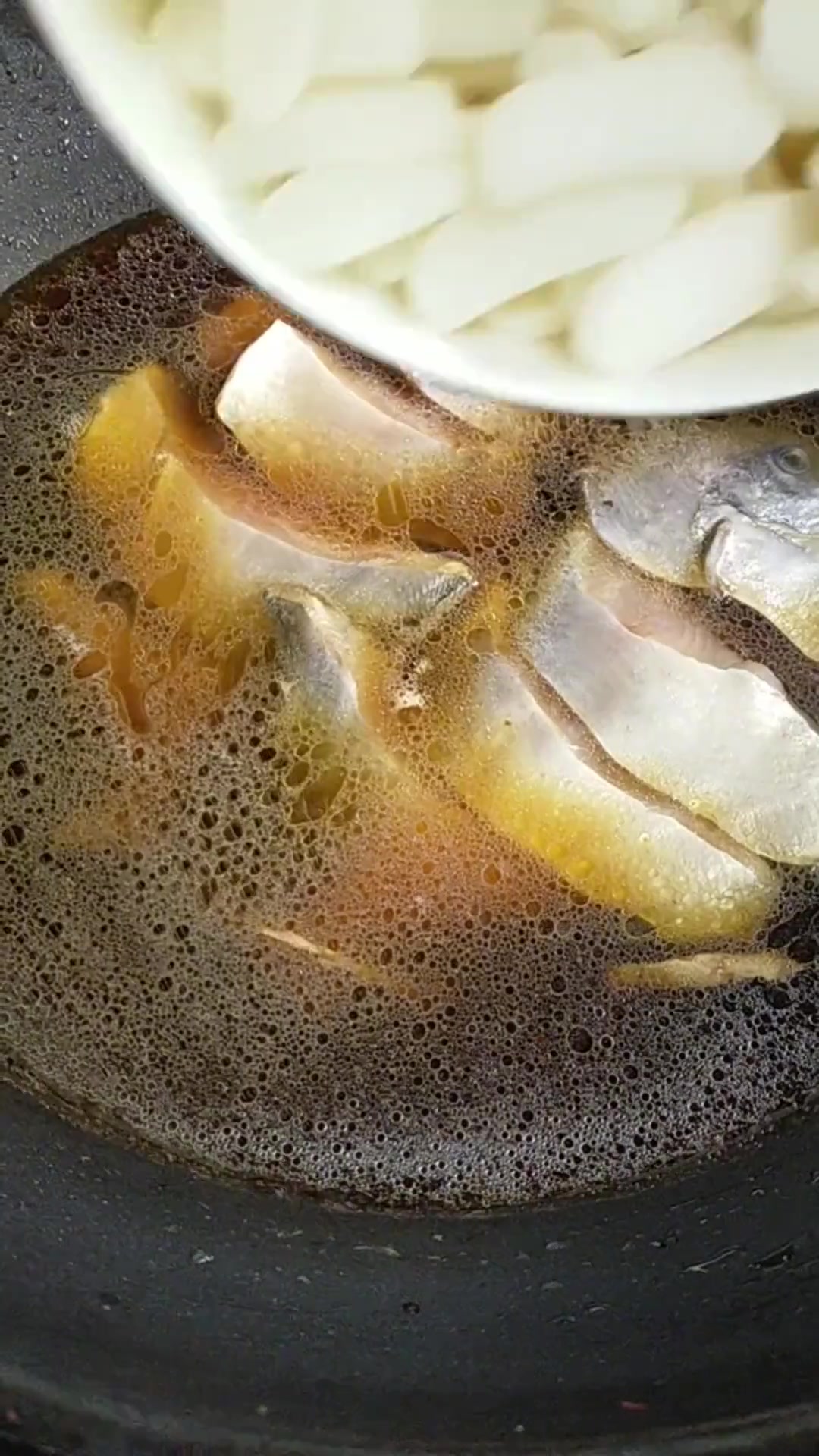 你们吃过鲳鱼年糕吗，这是一道温州的传统美食