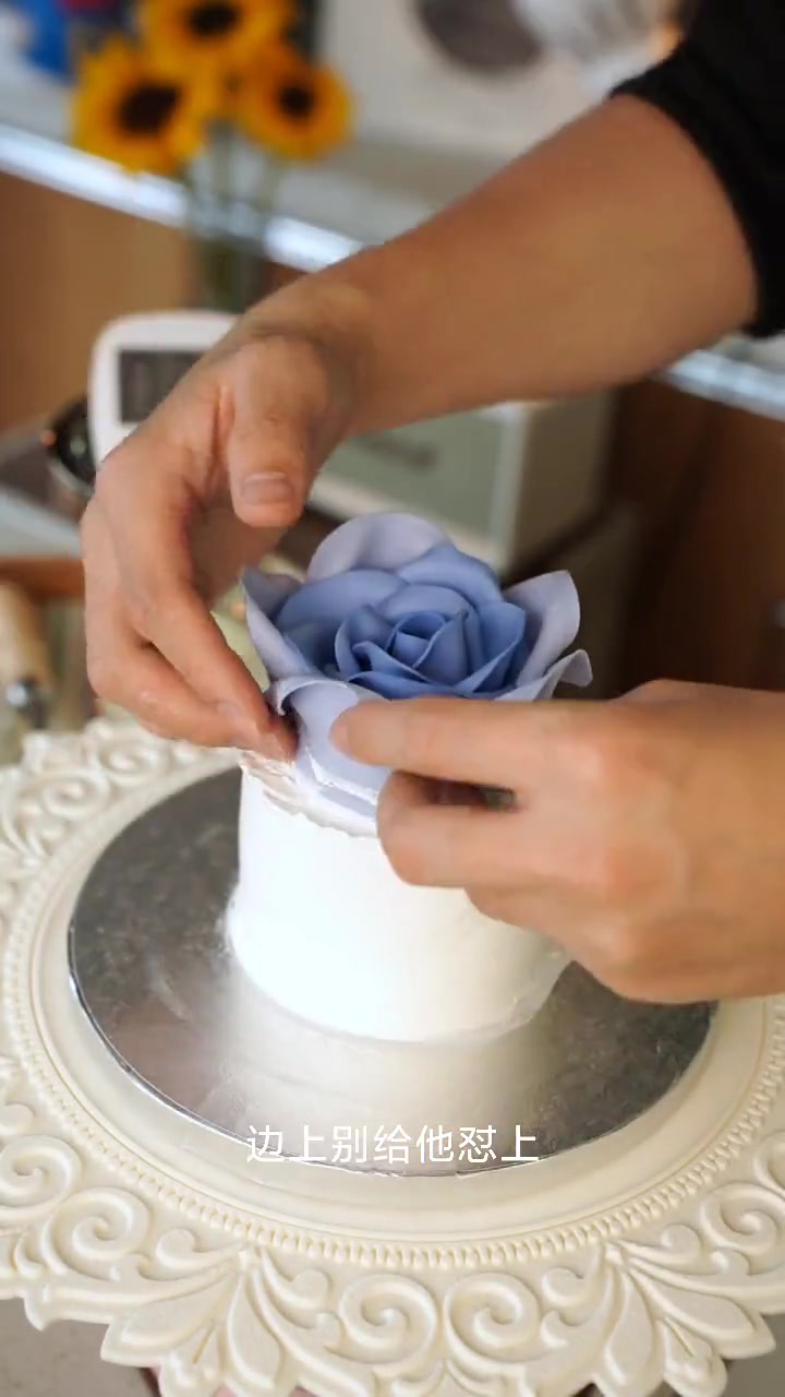 五分钟做好的玫瑰花蛋糕，氛围感十足！