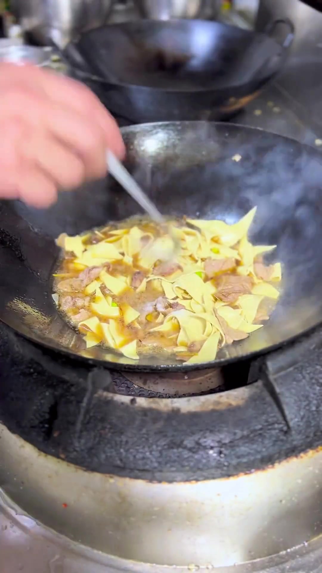 尖椒炒手工厚豆片做法大公开汁芡超好吃!