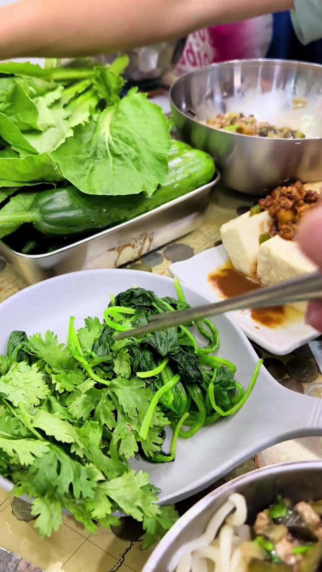 午餐是籽瓣茄子卤青菜肉酱非转基因超赞