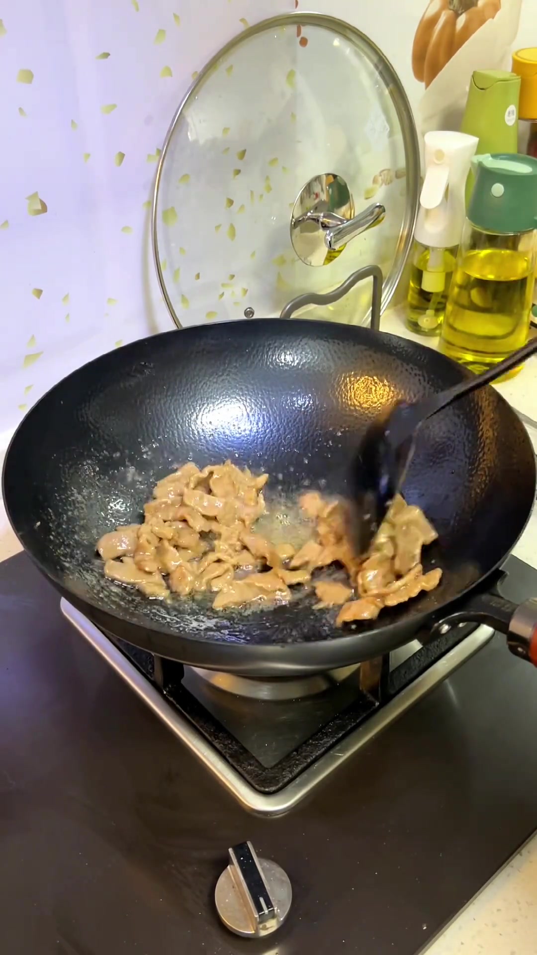 双职工家庭晚餐:小酥肉、口蘑炒牛肉