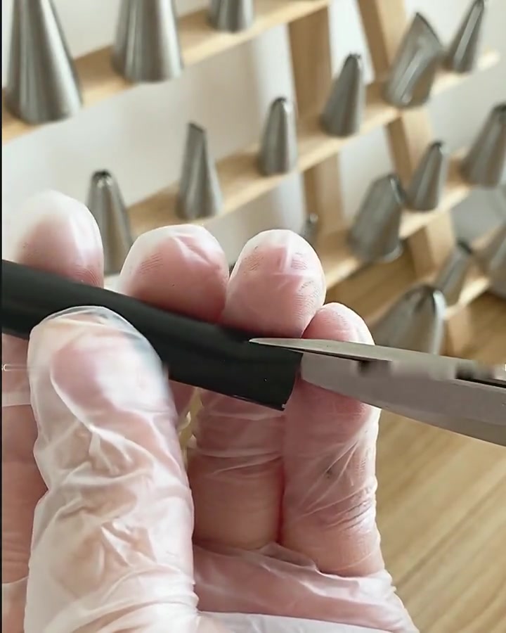 太空人蛋糕教程来咯～被好多人都喜欢的一款蛋糕送哥哥弟弟男朋友都非常适合操作超级简单新手也可