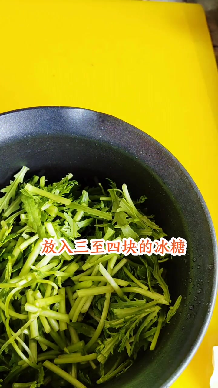 茼蒿不只是用来炒着吃,也可以用它煮水喝