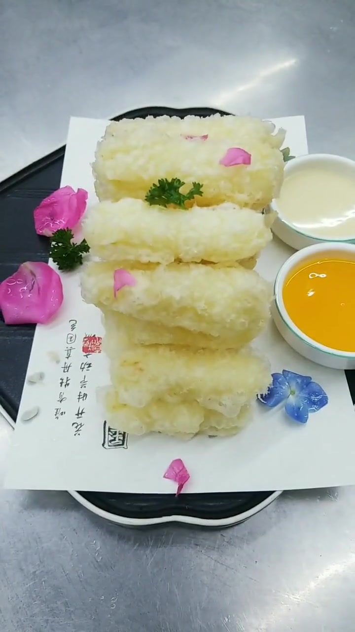 气泡糊比例：糯米粉22克玉米淀粉150克清水125克色拉油170克鸡蛋黄1个这个糊还可以做