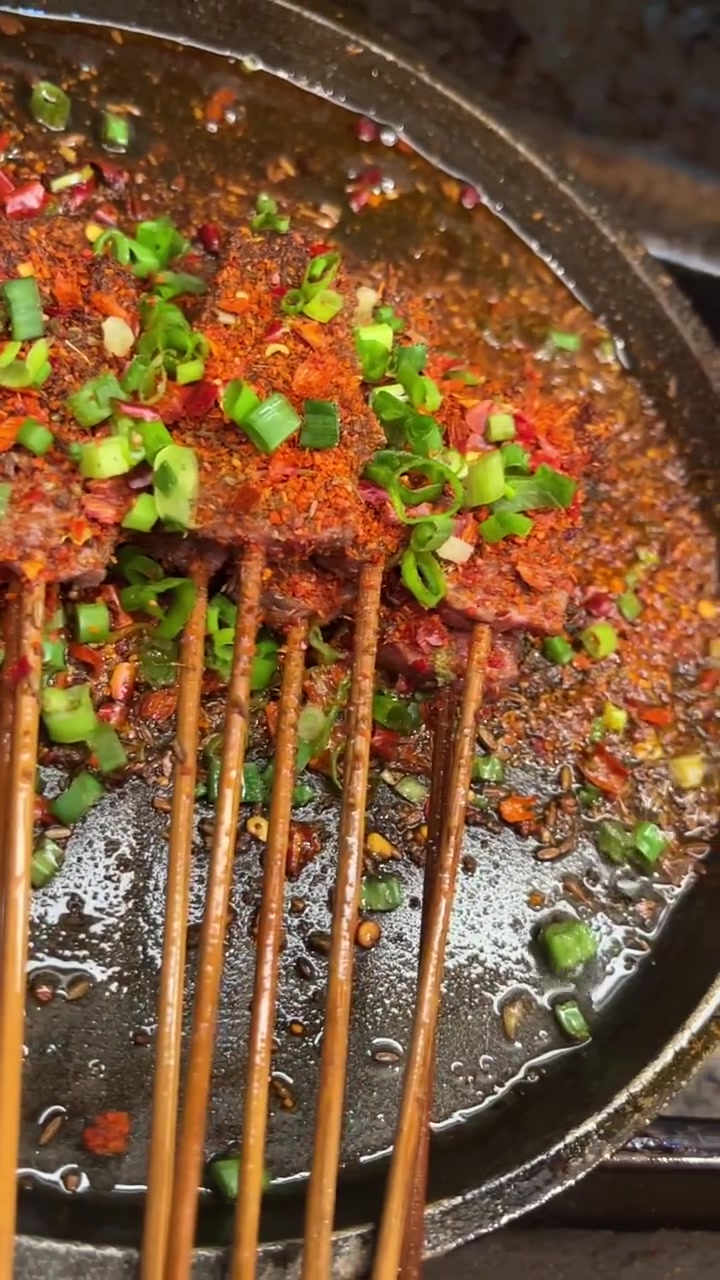 一款色香味俱全的爆利菜品烈火牛肉教程分享给大家!