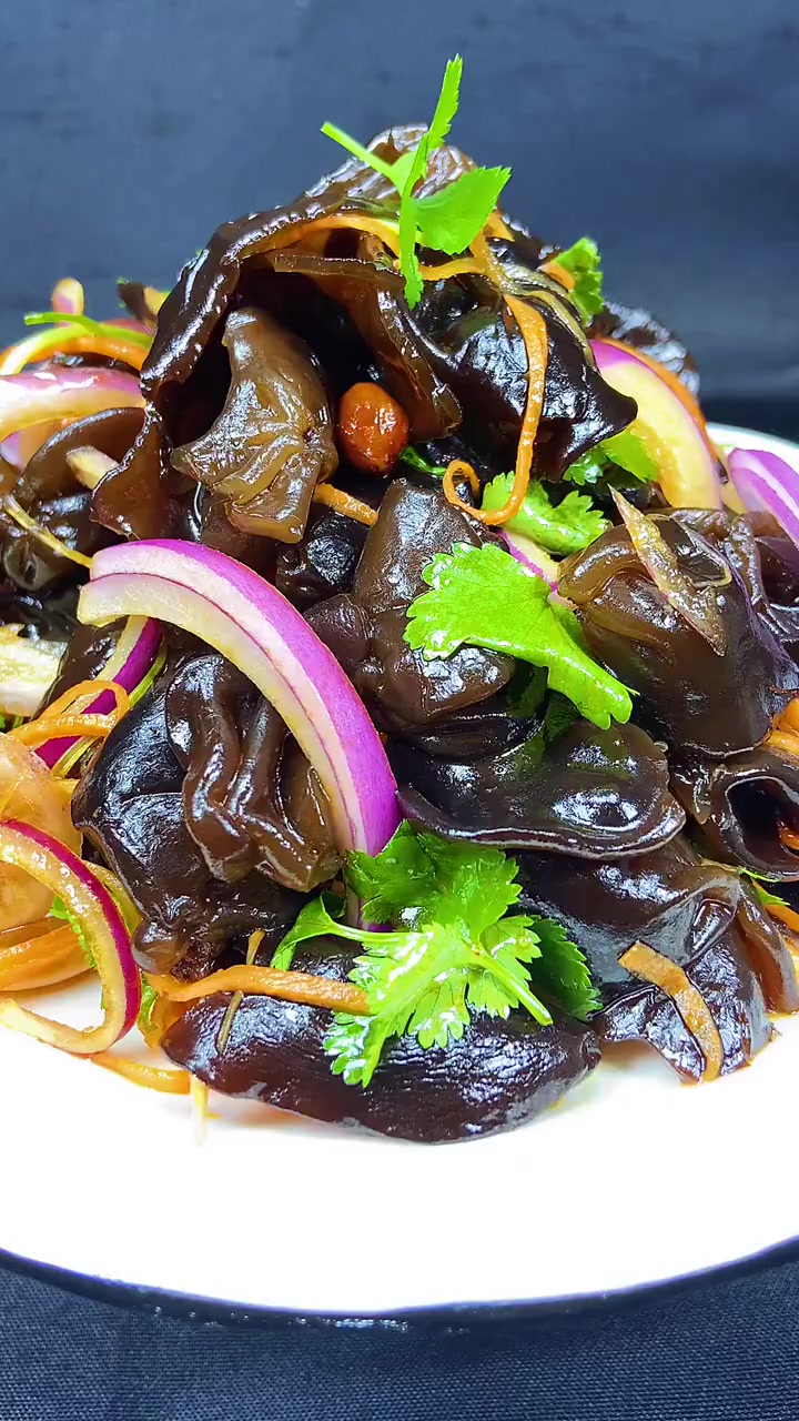 五秒教会你在家做超入味好吃的凉拌木耳