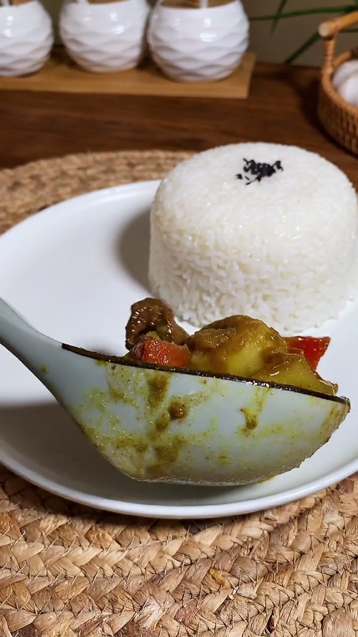 超好吃咖喱牛肉拌饭教程黄牛肉超有嚼劲