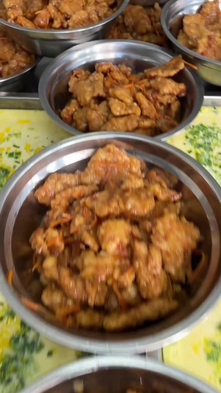 金雅幼儿园午餐开饭今日有鸡蛋羹和剥包肉