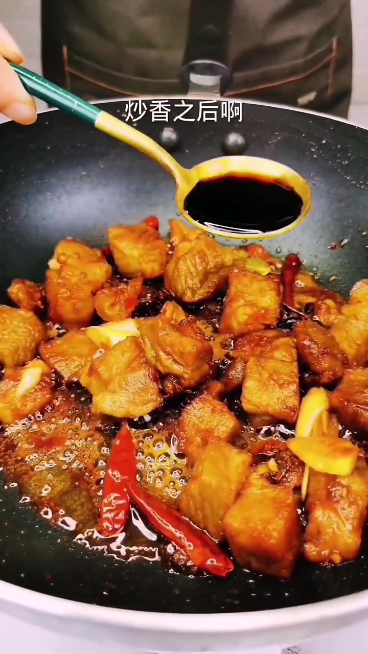 红烧牛肉在家这样做软烂多汁,好吃又入味一点也不柴