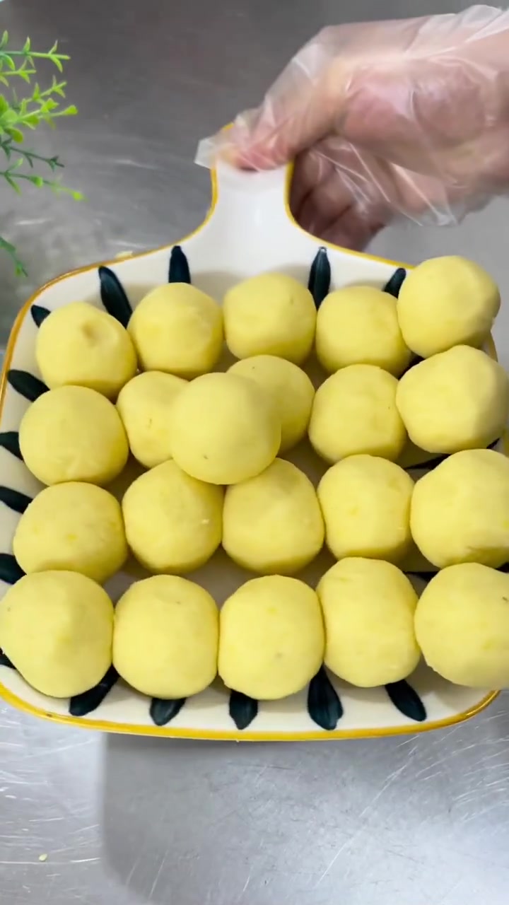 空气炸锅烤箱电饼铛都能做成功的绿豆饼,材料和做法都很简单皮薄馅大不油腻