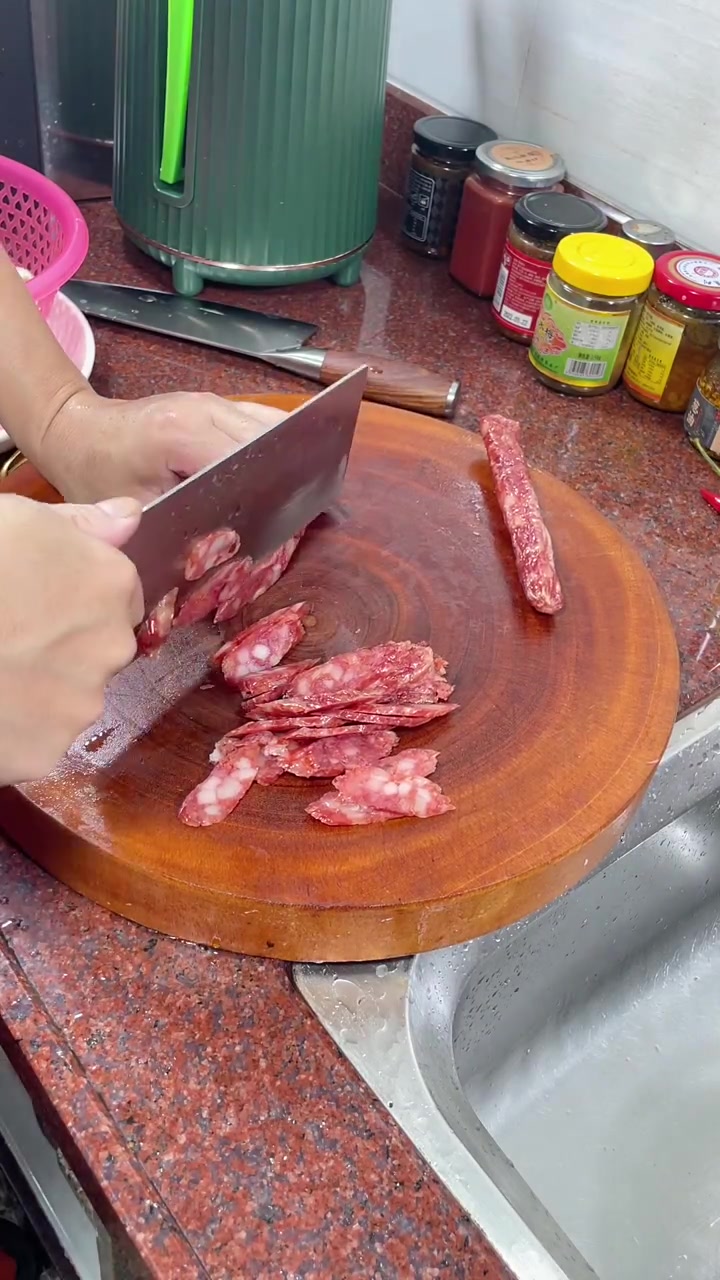 香肠鲍鱼蒸百合