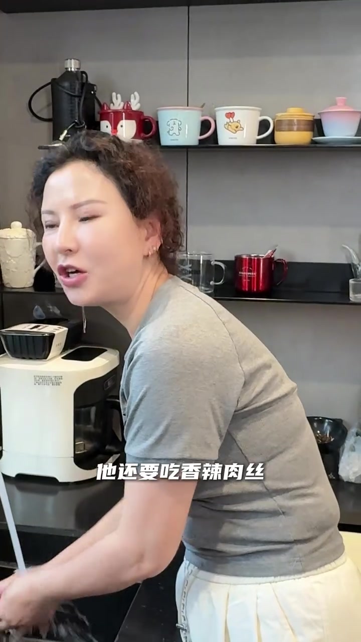 延边特色小吃，辣拌蛤蜊肉制作教程，东北风味美食分享