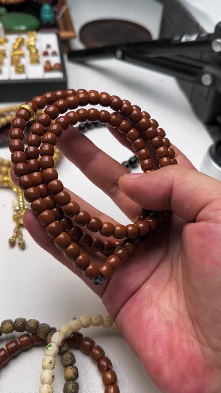 今晚去广州，讨论金饰设计细节，休息三天