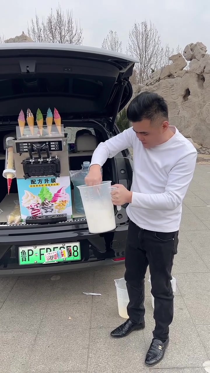 户外摆摊冰激凌机成本咋算?看这!