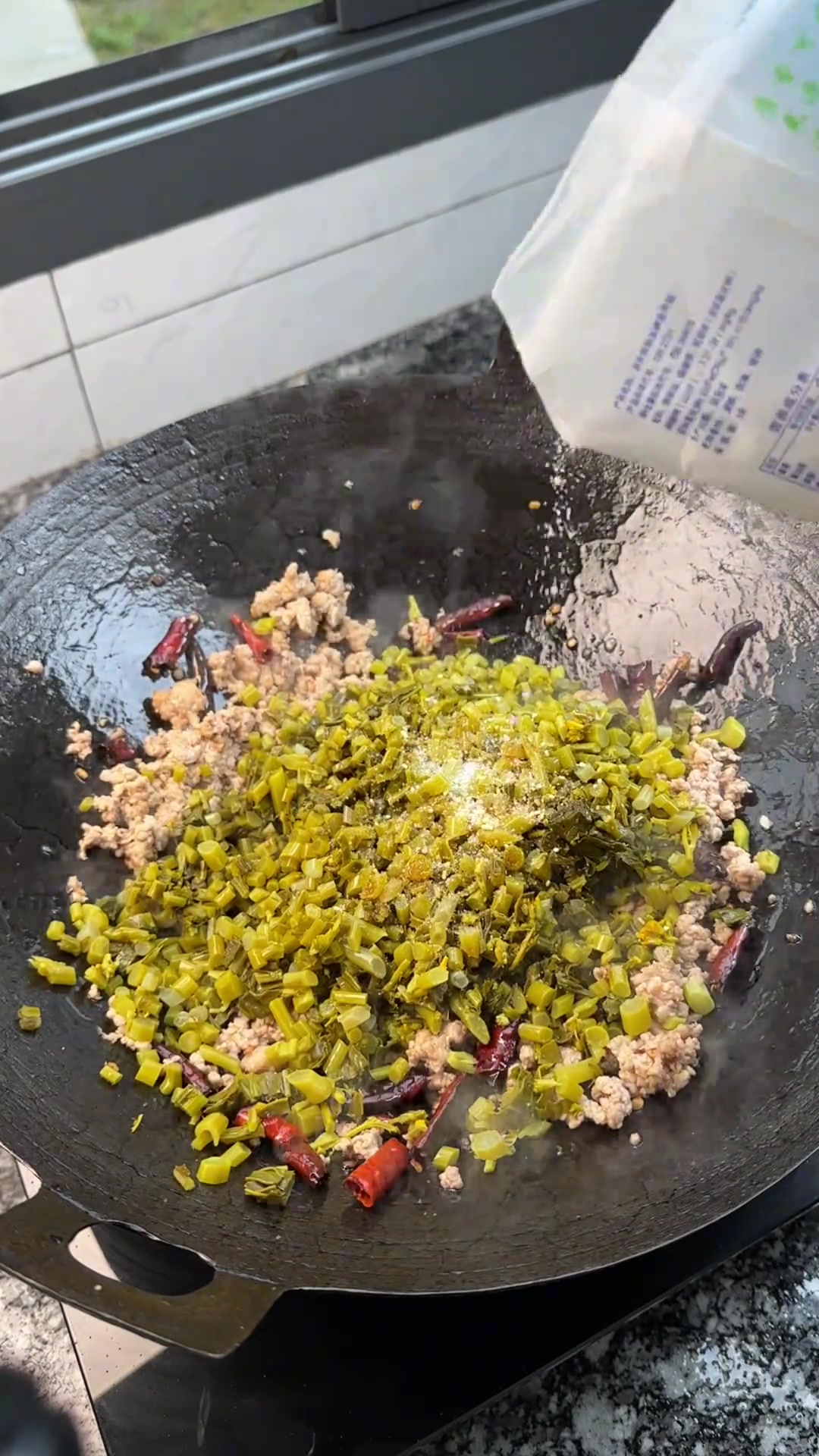 这个季节吃不完的冲菜,苦油菜做的冲菜味道好