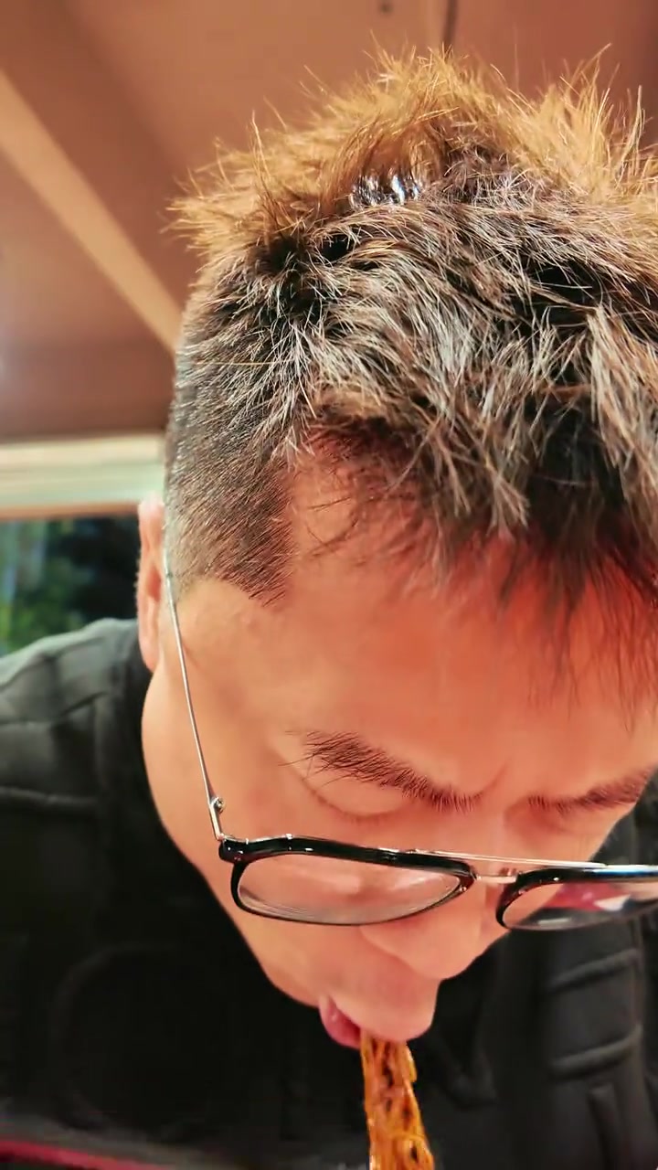 佛山美食合集!极品铁板沙爹牛肉捞面与超划算烤牛肋条