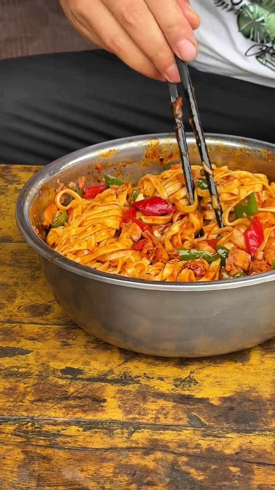 双椒鸡丁拌面,双椒暴击!这碗拌面香到灵魂出窍