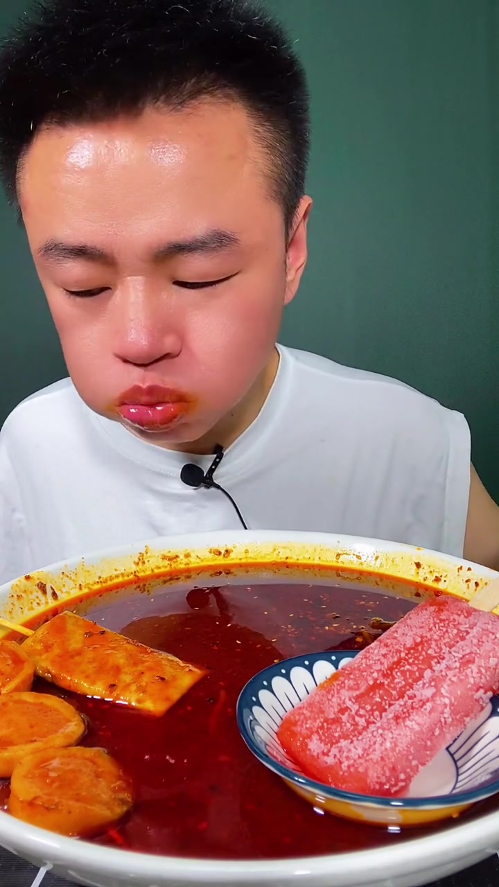 鸡肉卷包着满满的肉太香了!
