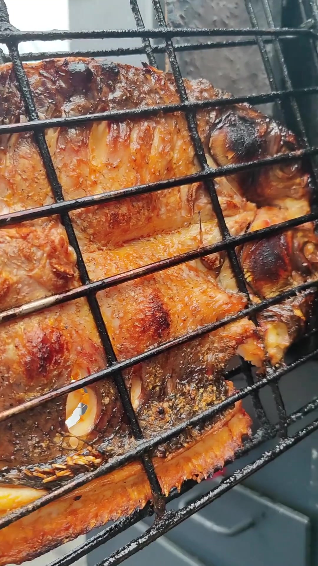 贵州留一手烤鱼,就用木炭烤鱼炉