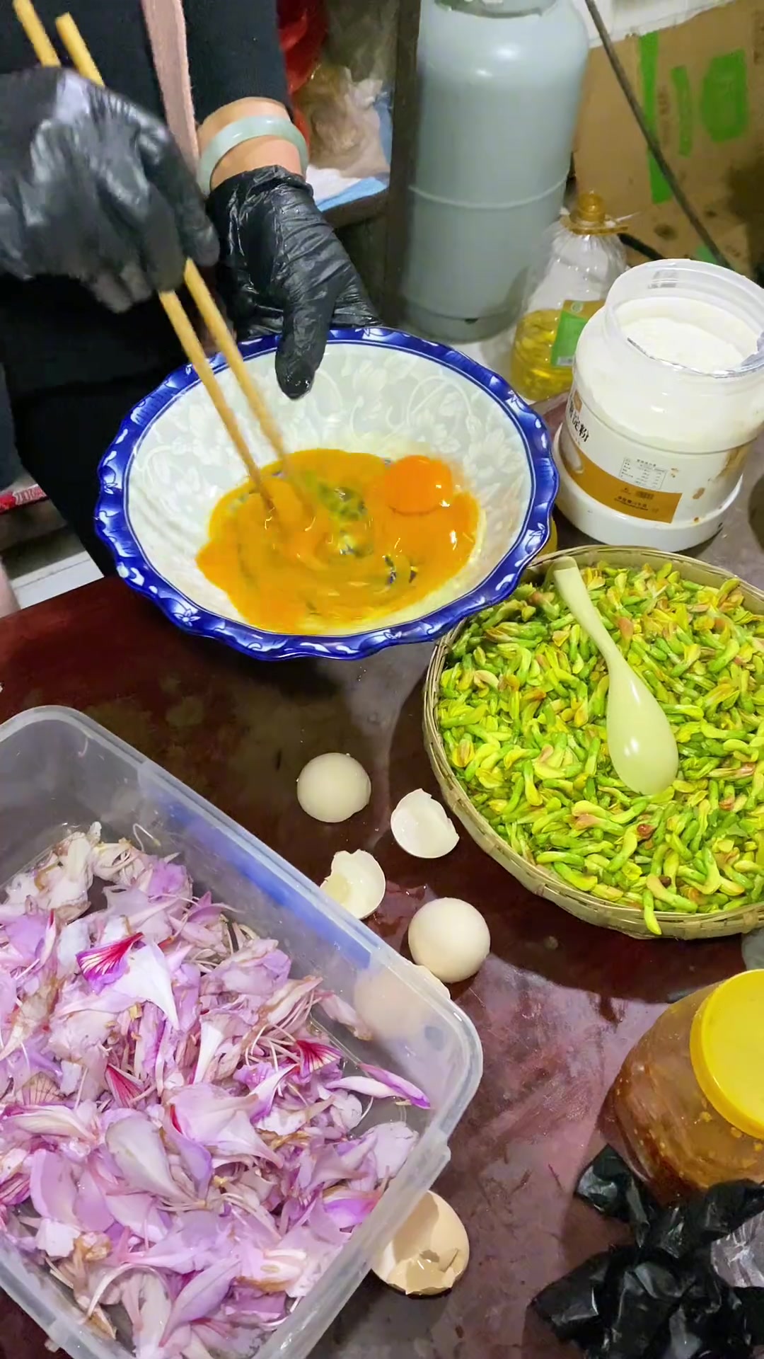 云南人春日美食,鲜花入菜,尽显生活意趣